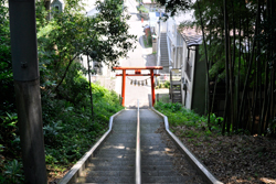 穴蔵神社階段